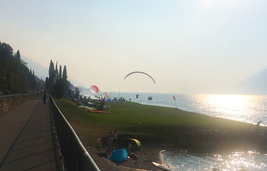 h-3 Atterraggio-paragliding-malcesine-parapendio-lago-garda.jpg